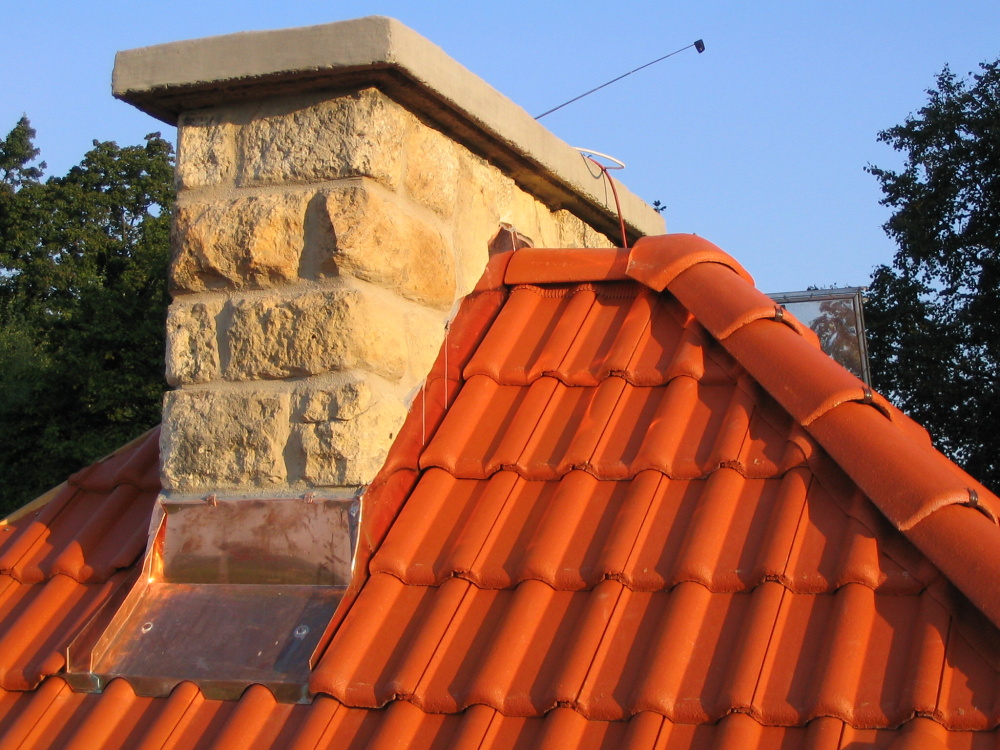 DETAIL OPLECHOVÁNÍ KOMÍNA